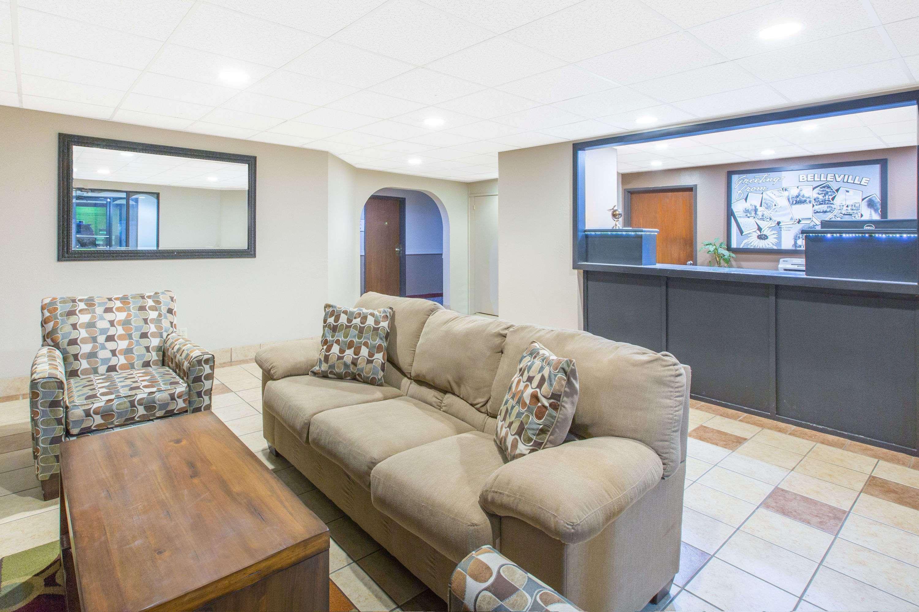 Super 8 By Wyndham Belleville Extérieur photo